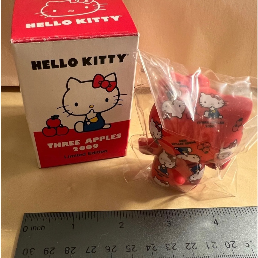 Hello Kitty Three Apples Vinyl Figurine NIB (Limited Edition)
